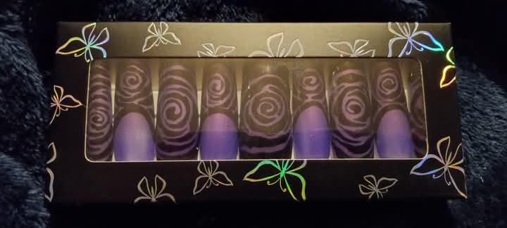 XL square purple and black rose's