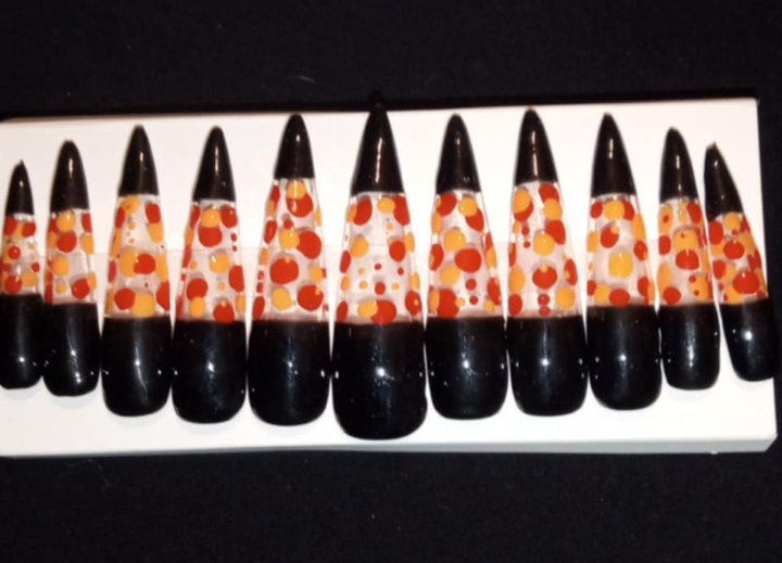 XXL stiletto black and clear lava lamp nails