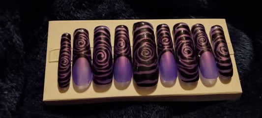 XL square purple and black rose's